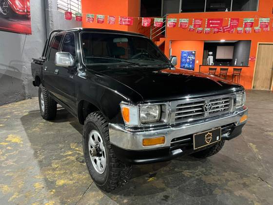 TOYOTA HILUX 2.8 SR5 4X4 CD 8V DIESEL 4P MANUAL